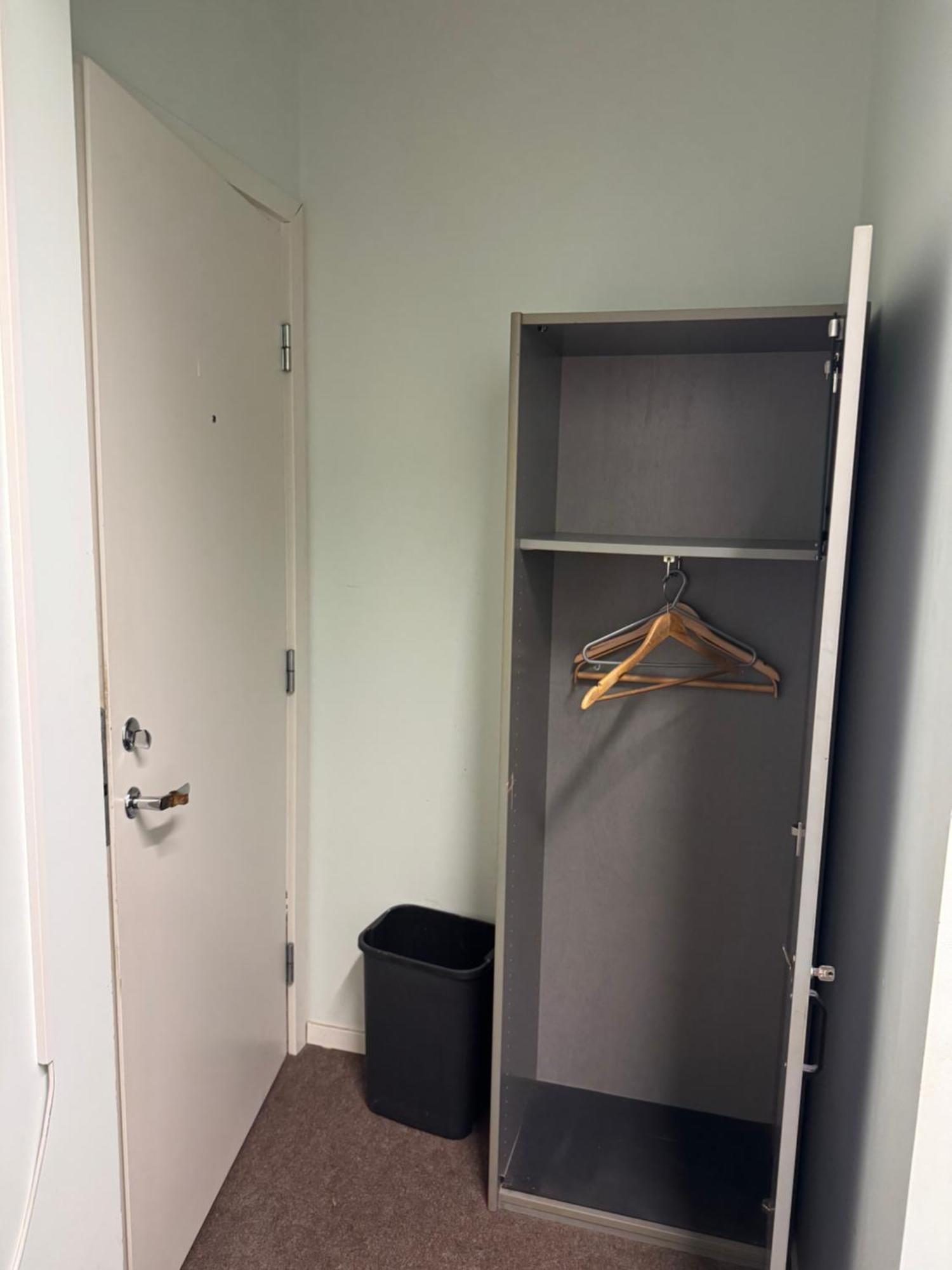 Rotermanni Hostel Near Harbor 4 Floor Tallinn Bagian luar foto
